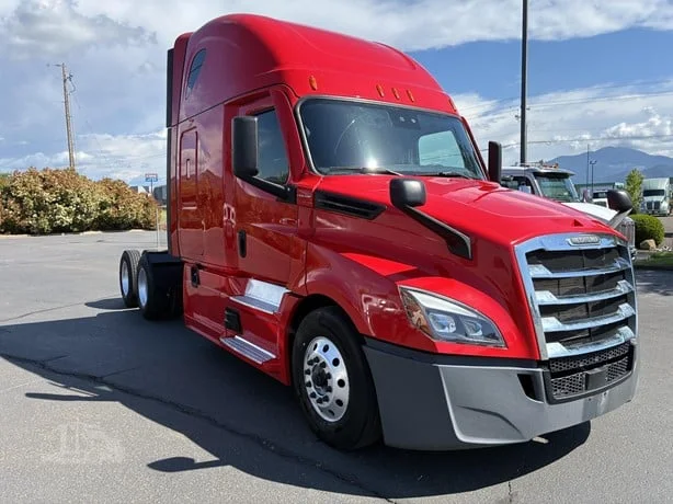2022 Freightliner Cascadia in Medford, OR — photo 6