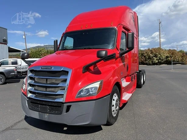 2022 Freightliner Cascadia in Medford, OR — photo 8