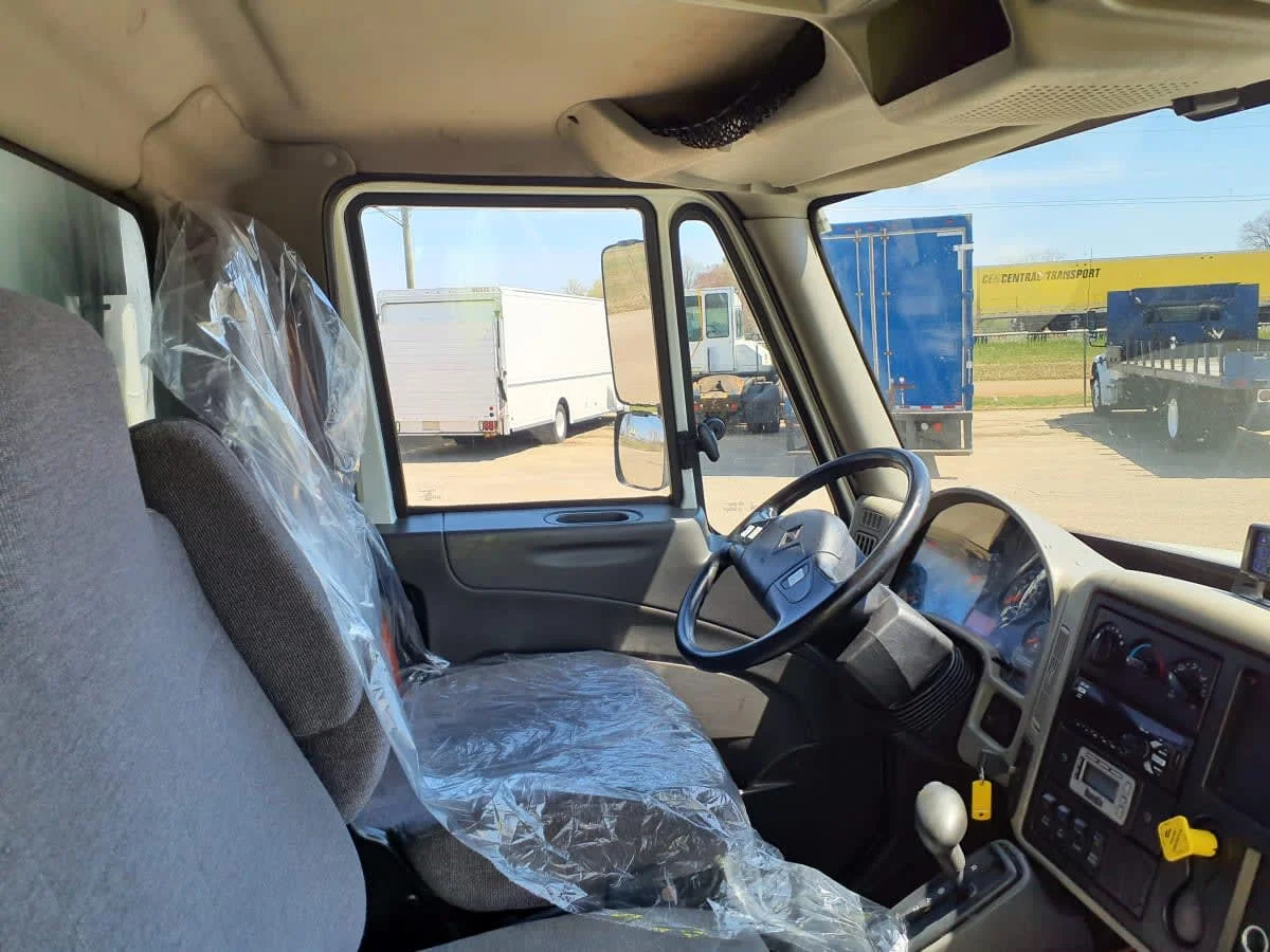 2019 International 4300 - image 8