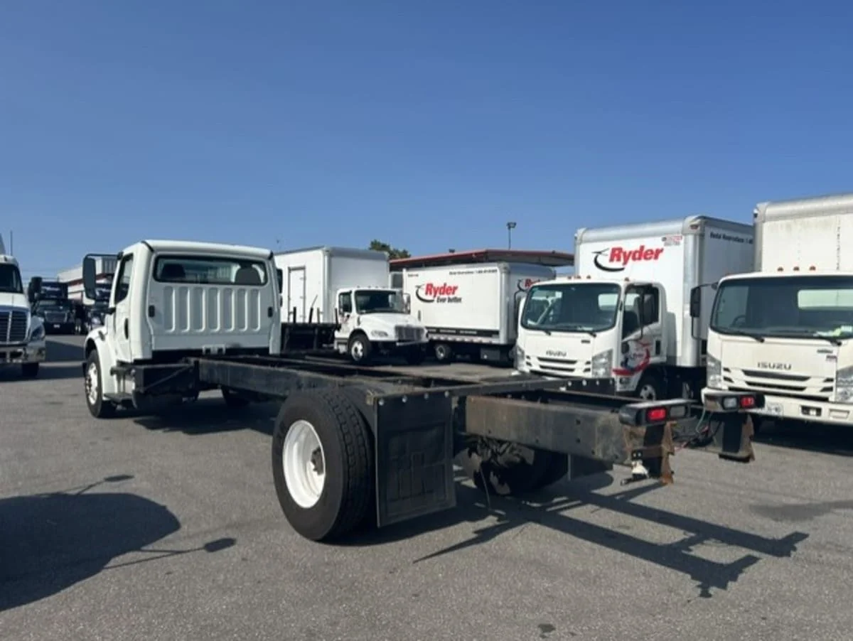 2014 Freightliner M2 106 in Farmingdale, NY — photo 6