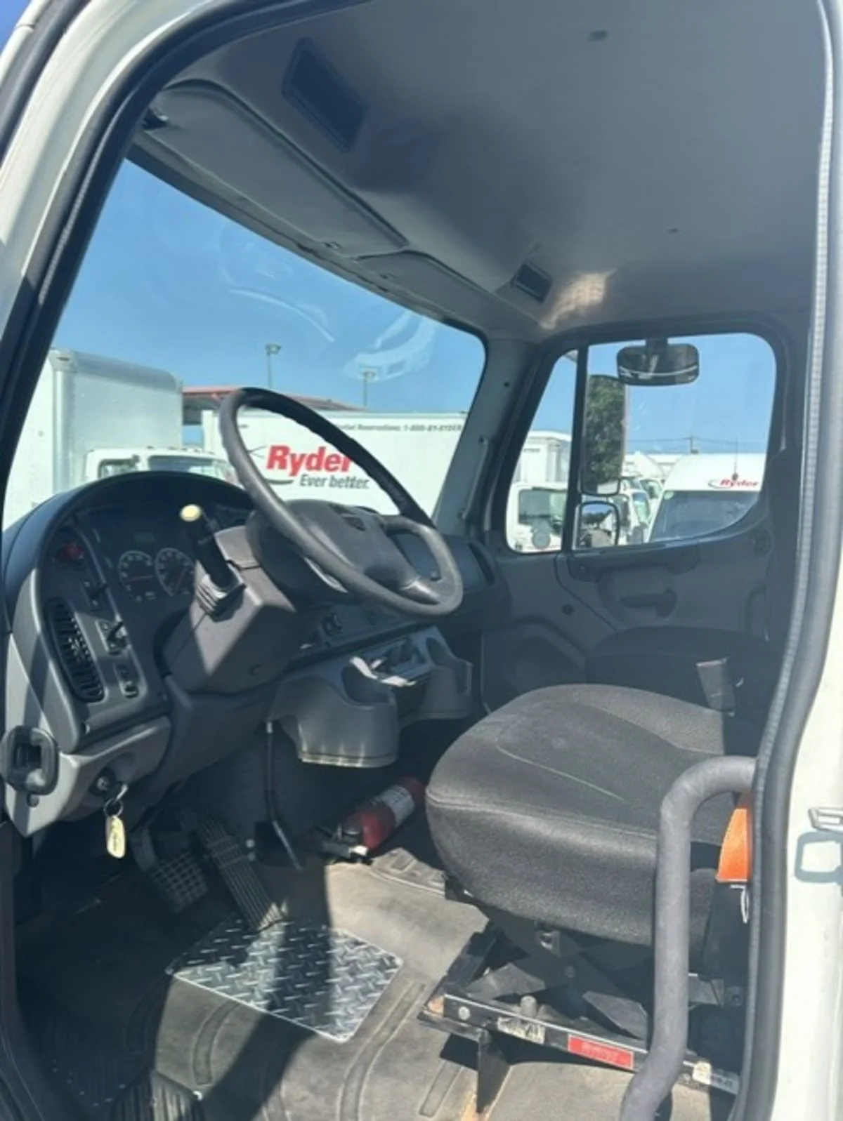 2014 Freightliner M2 106 in Farmingdale, NY — photo 7
