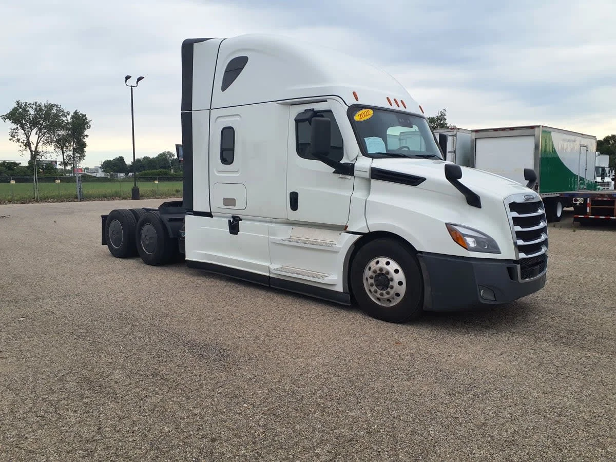2022 Freightliner Cascadia in Wayland, MI — photo 3