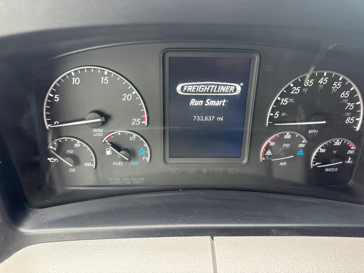 2022 Freightliner Cascadia - image 10