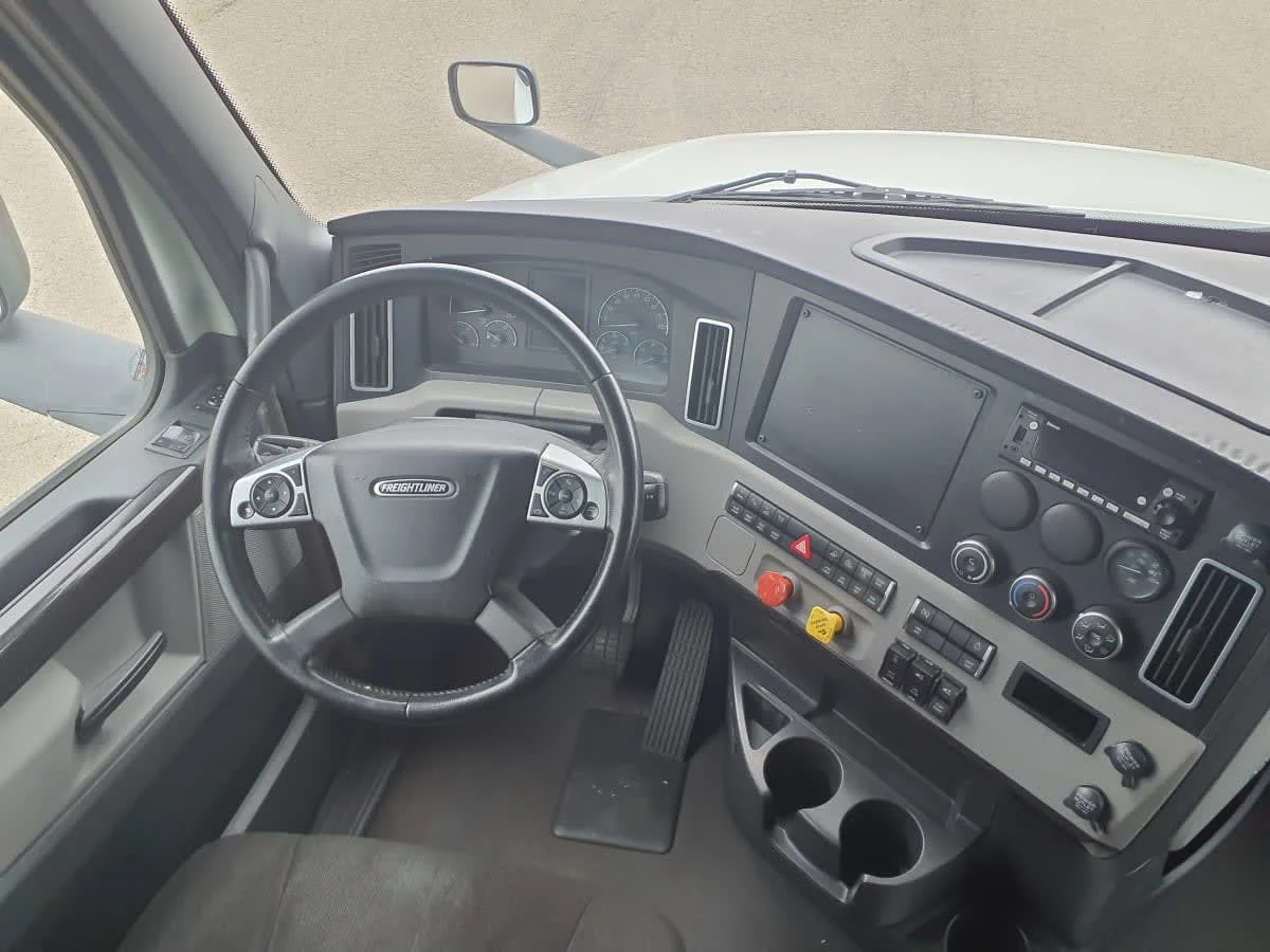 2022 Freightliner Cascadia in Wayland, MI — photo 7