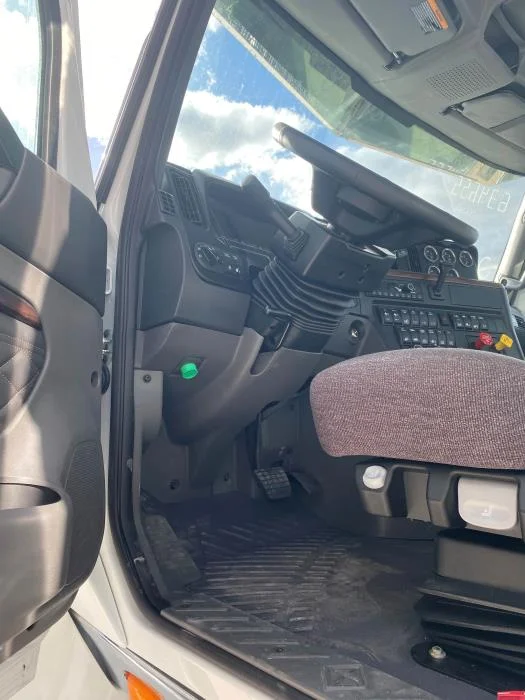 2026 International HX - image 13