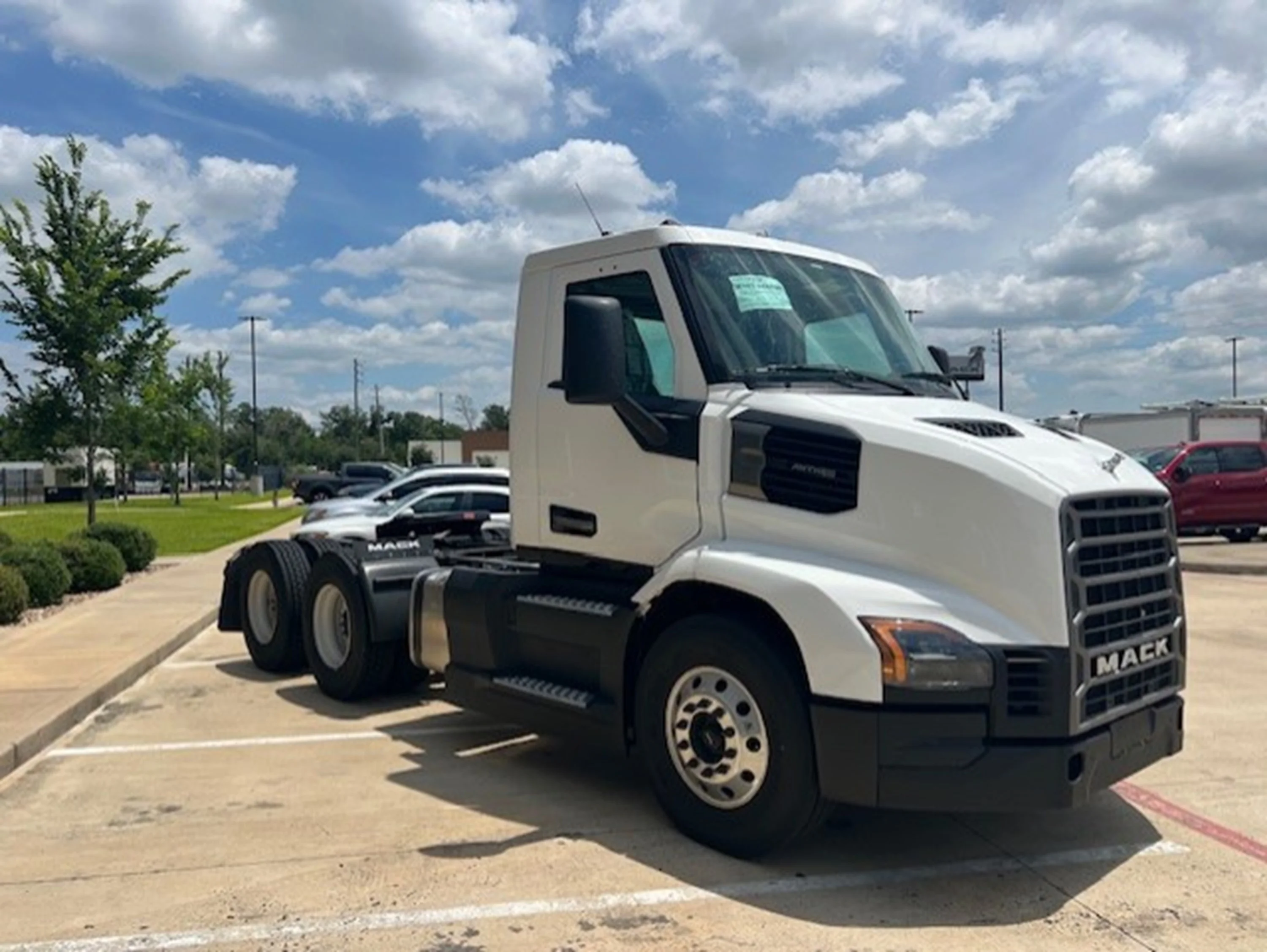 2027 Mack Anthem in Houston, TX — photo 2