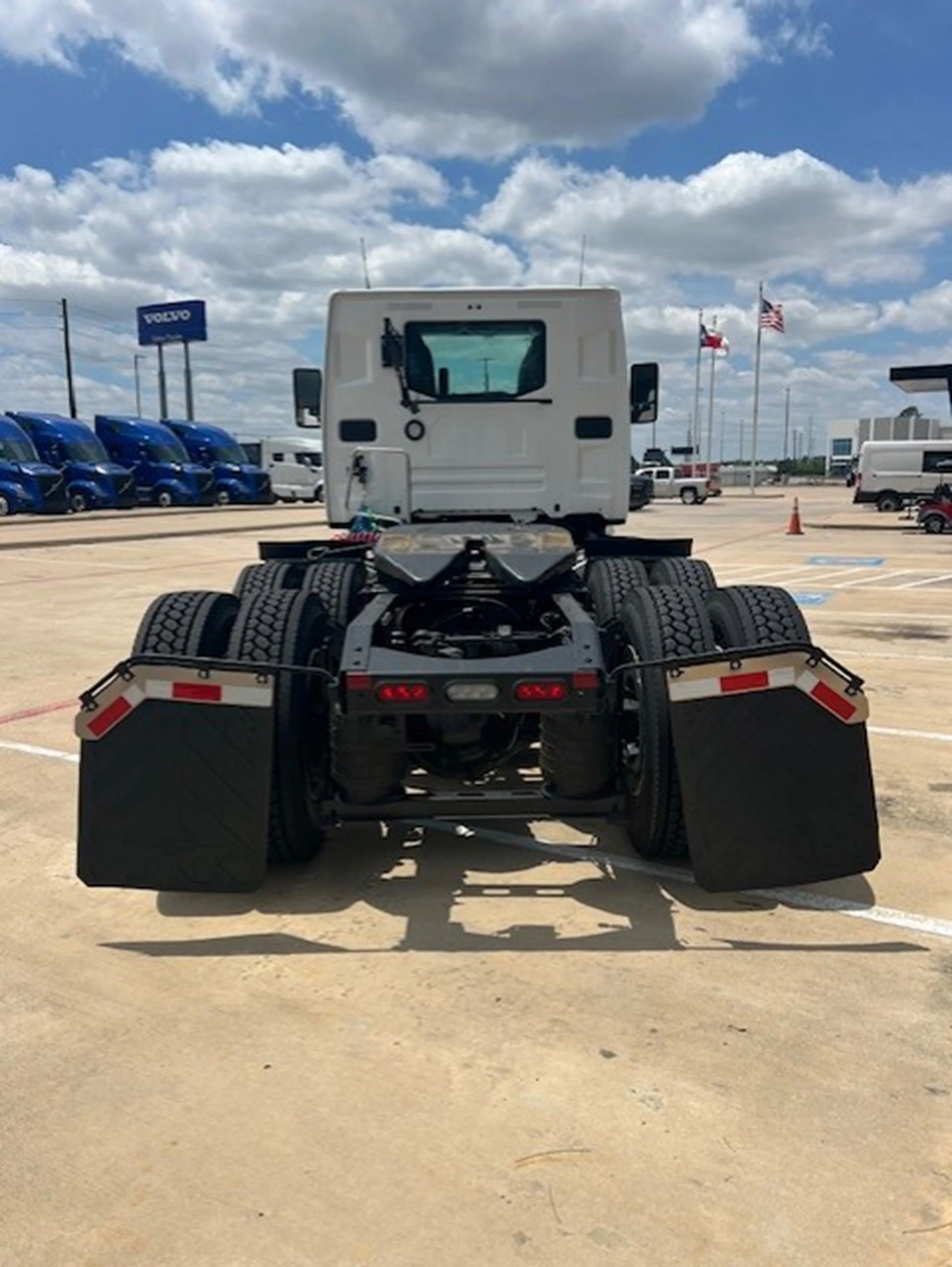 2027 Mack Anthem in Houston, TX — photo 8