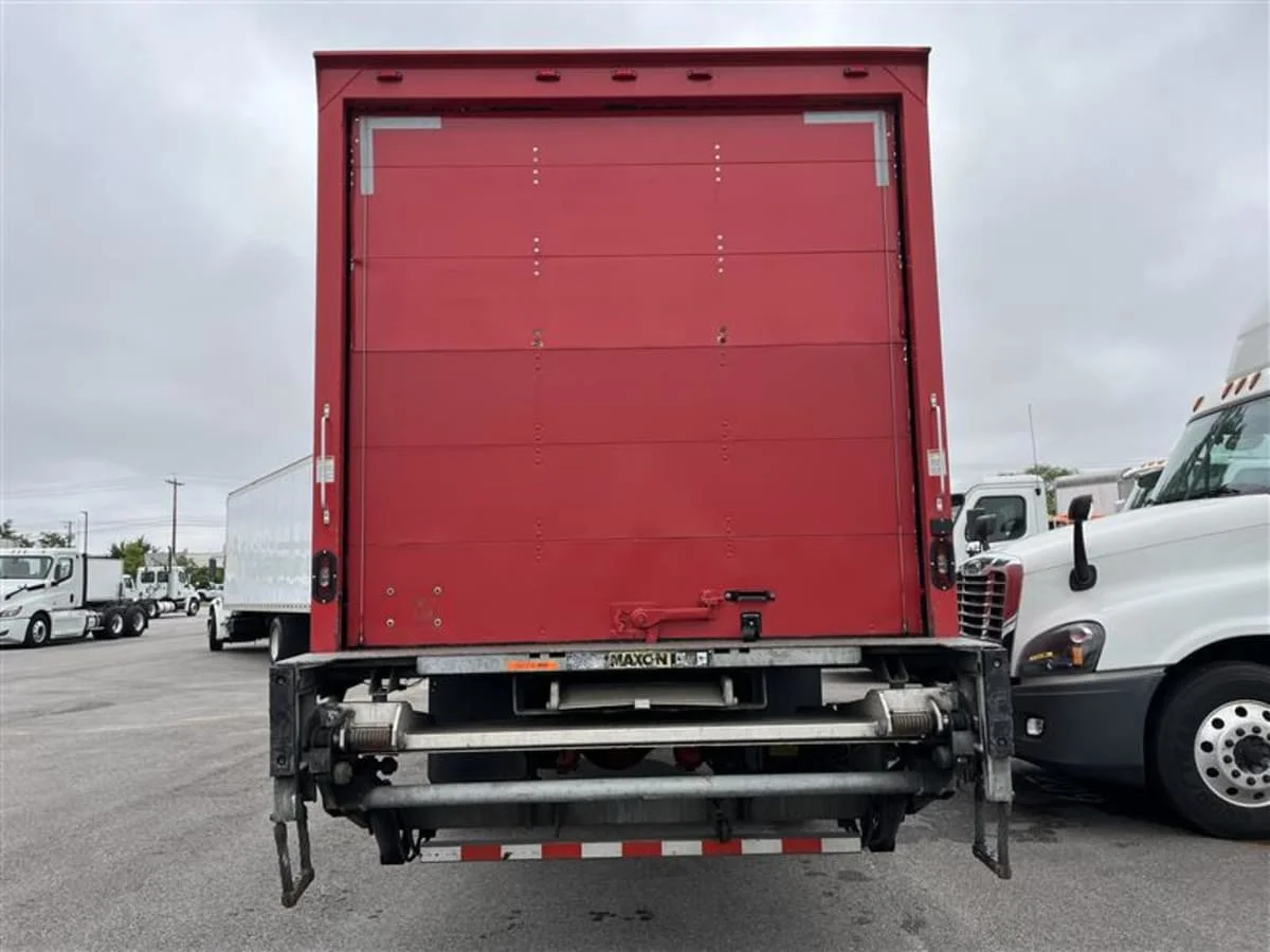 2018 Freightliner M2 106 in Beltsville, MD — photo 5