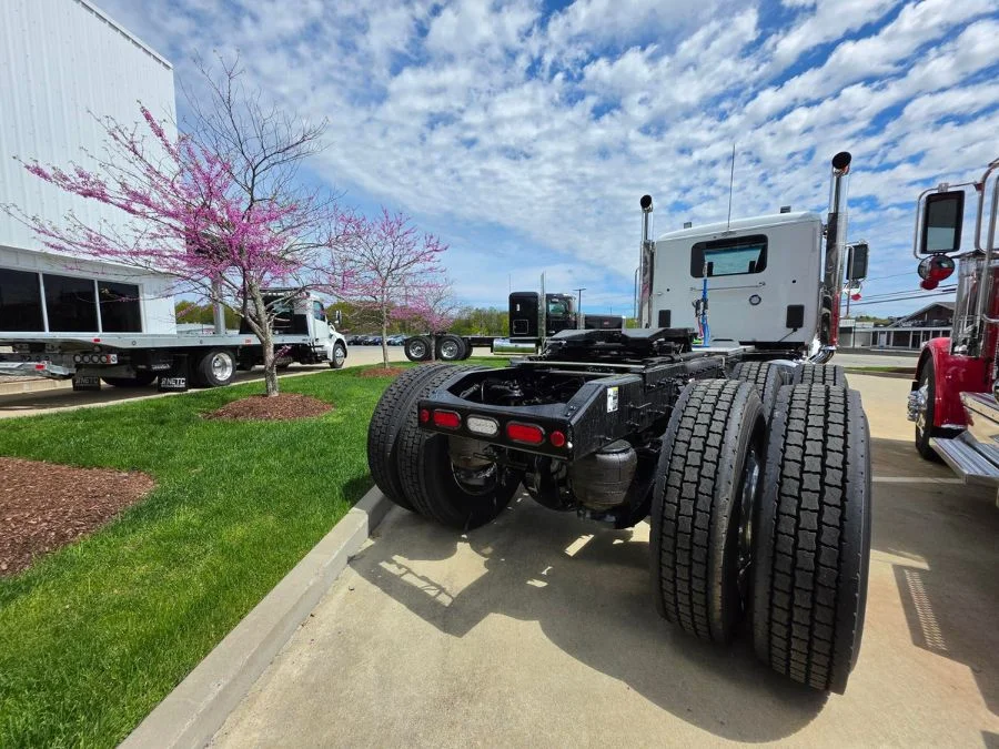 2027 Peterbilt 589 in Plainville, MA — photo 10