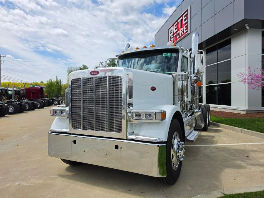 2027 Peterbilt 589 in Plainville, MA — photo 2