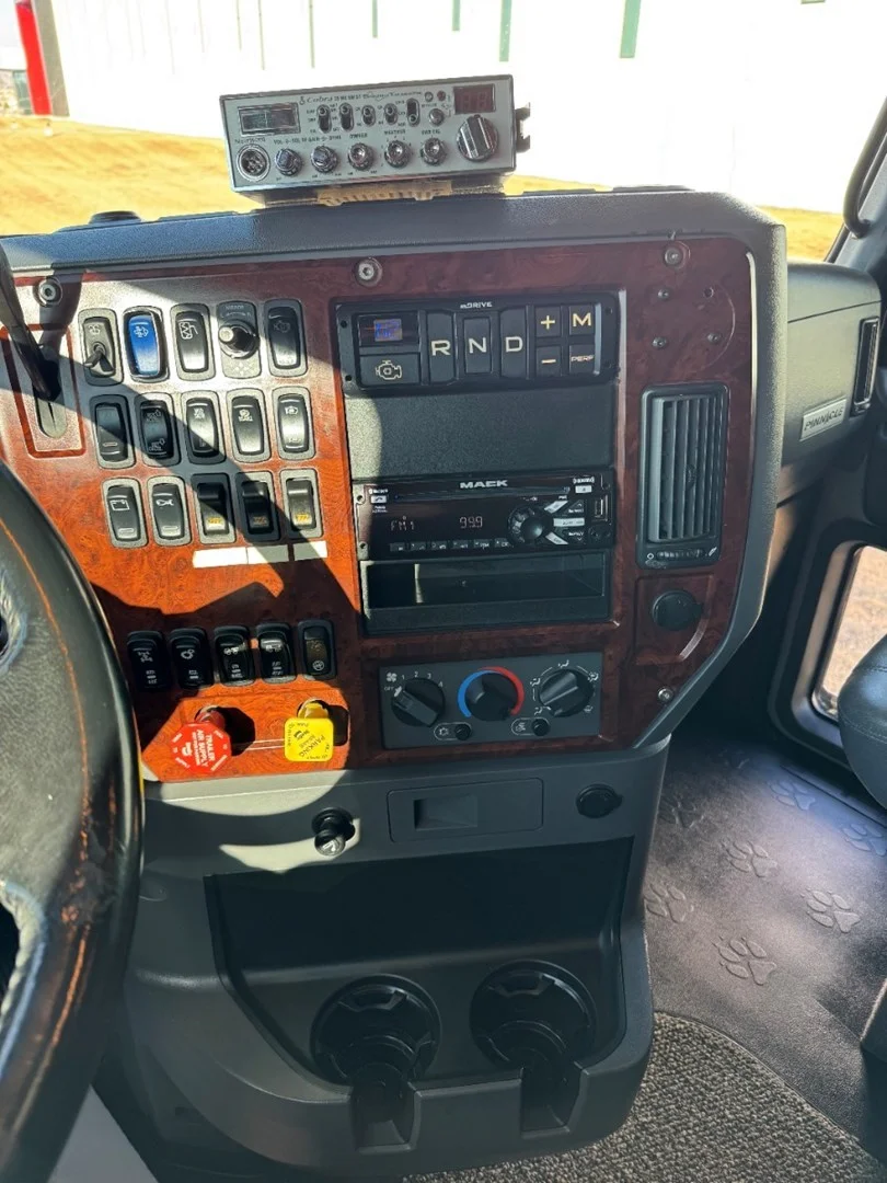 2016 MACK CXU613 - USED TRUCKS SLEEPER - image 16