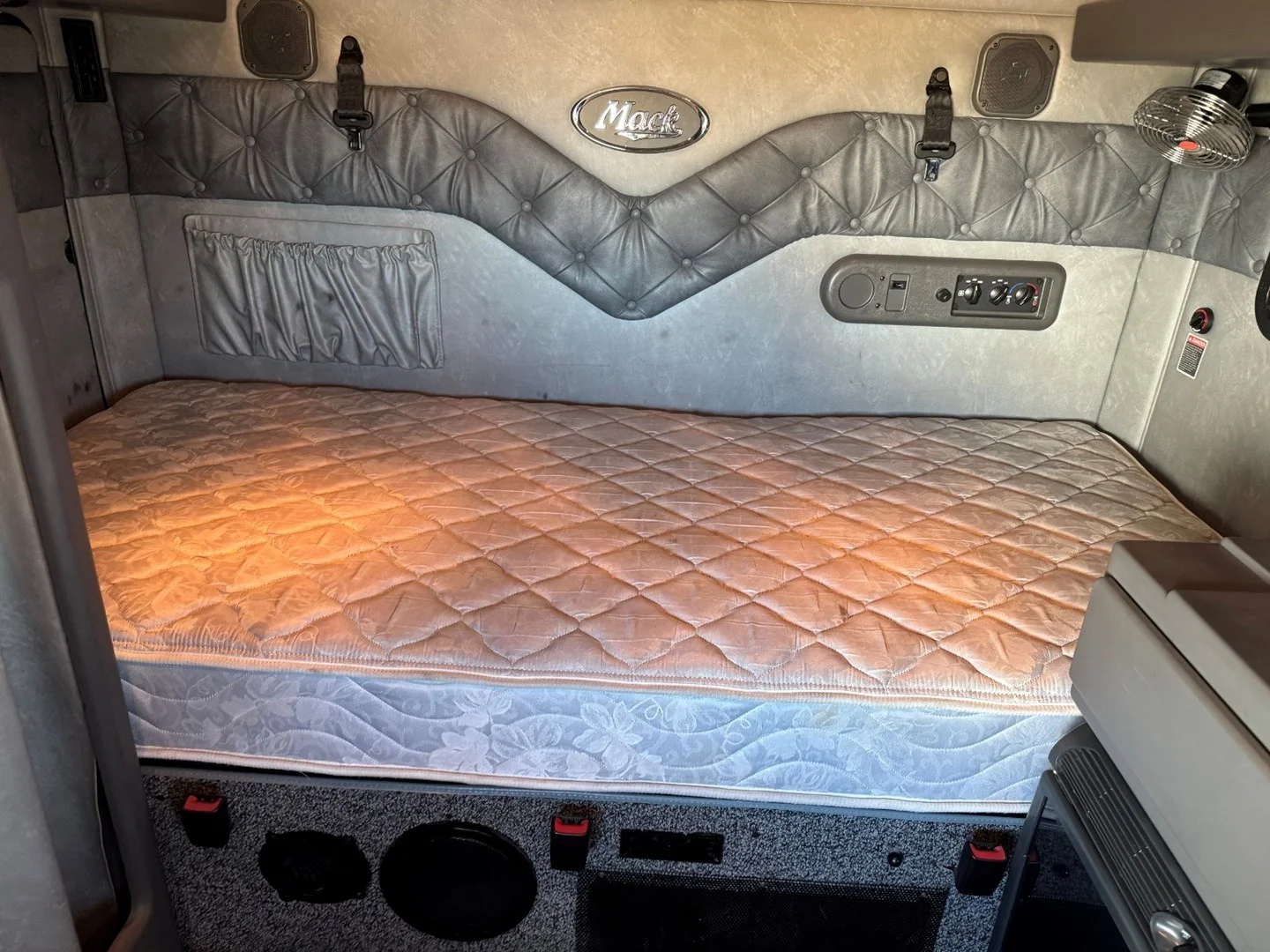 2016 MACK CXU613 - USED TRUCKS SLEEPER - image 18