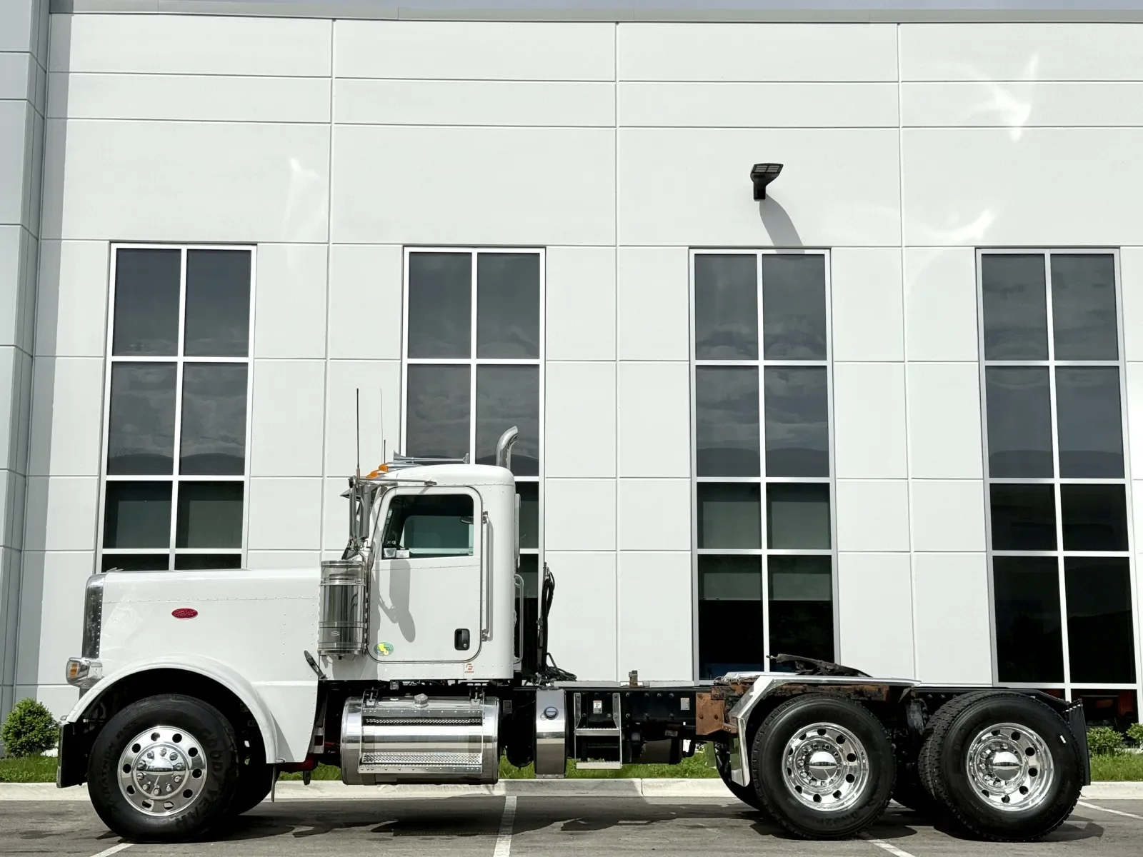 2020 Peterbilt 389 in New Lenox, IL — photo 4