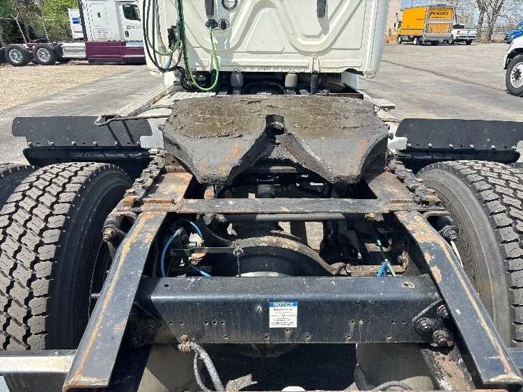 2020 Freightliner Cascadia in Middlefield, OH — photo 6