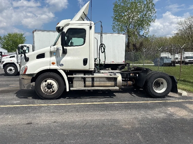2020 Freightliner Cascadia in Middlefield, OH — photo 4
