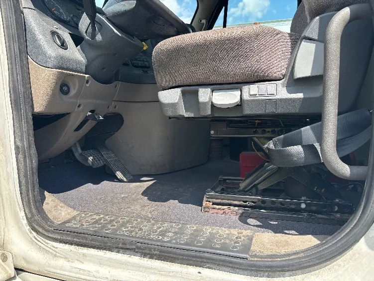 2020 Freightliner Cascadia in Middlefield, OH — photo 9