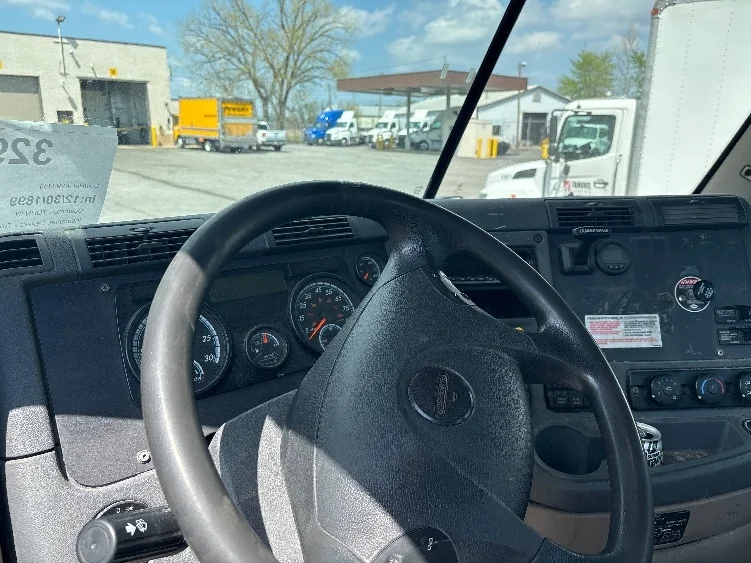 2020 Freightliner Cascadia in Middlefield, OH — photo 10