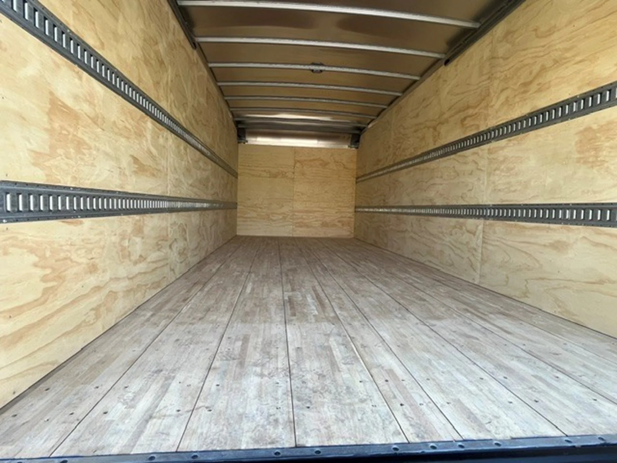 2026 Isuzu NRR in Souderton, PA — photo 4