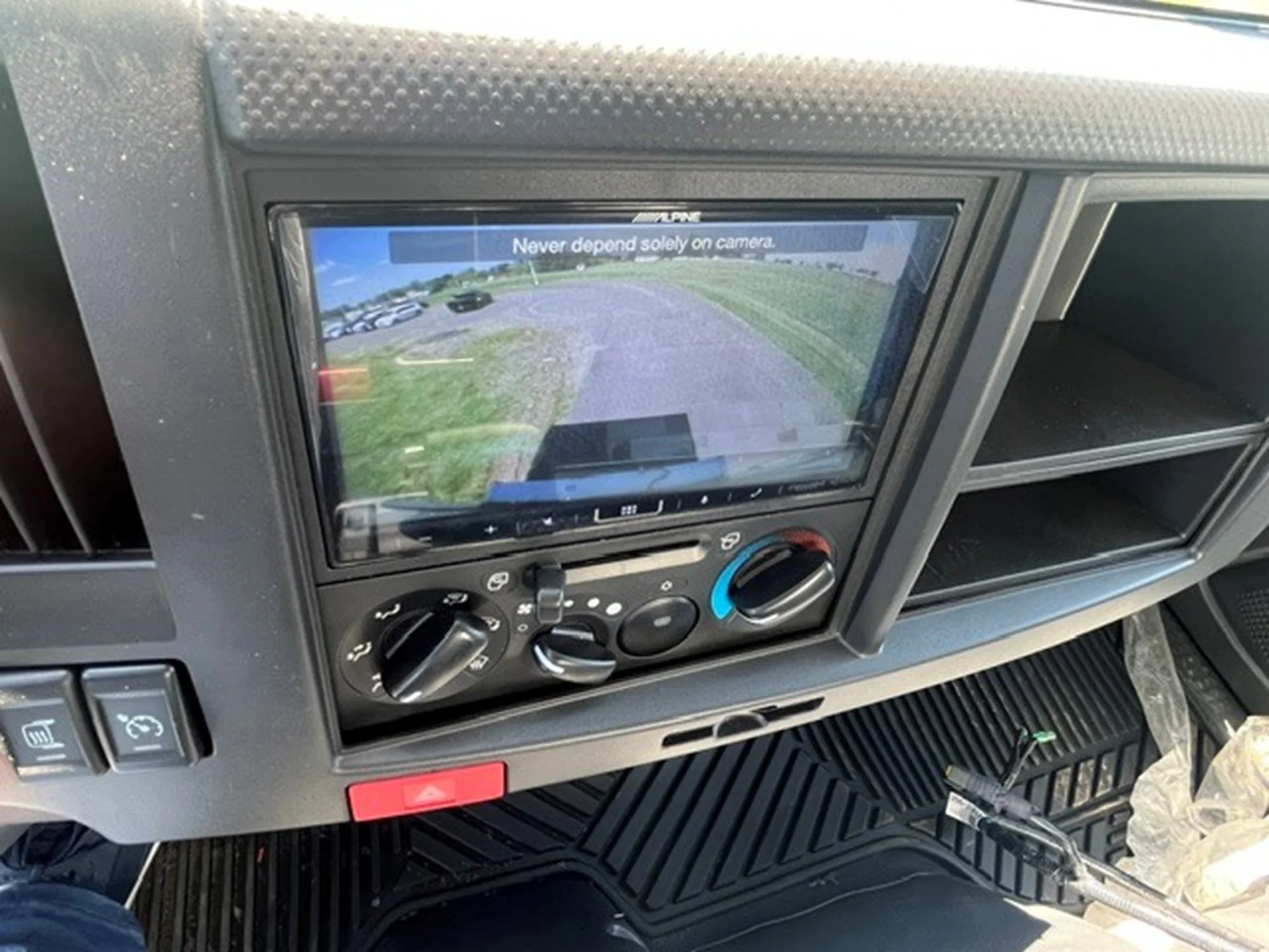 2026 Isuzu NRR in Souderton, PA — photo 5