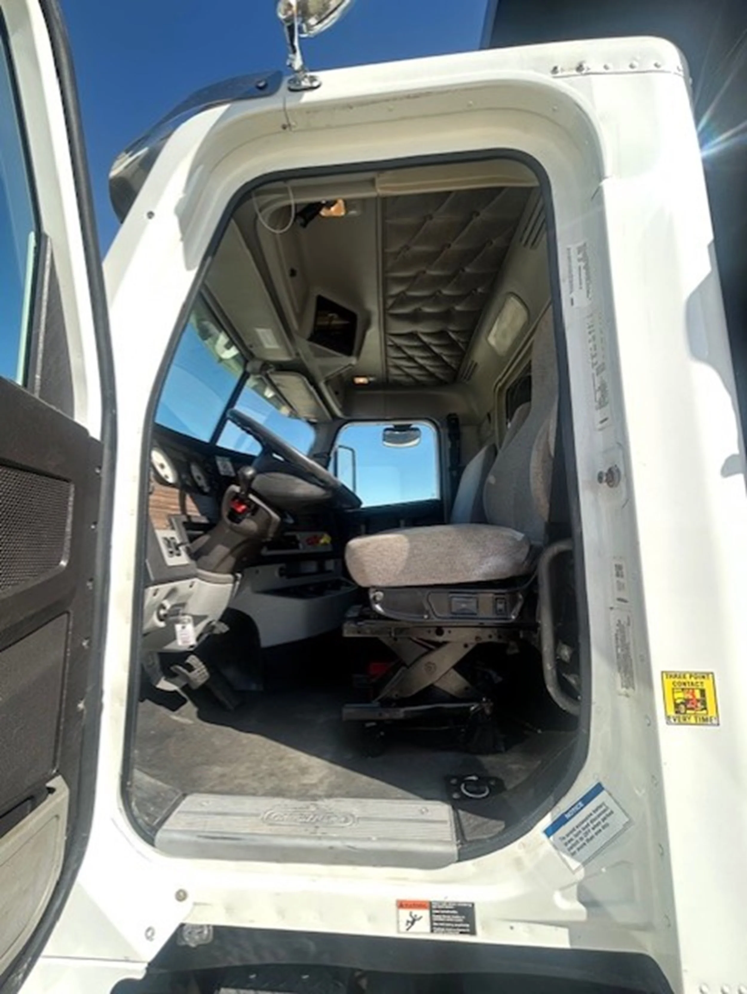 2021 Freightliner 122SD in Fort Worth, TX — photo 17