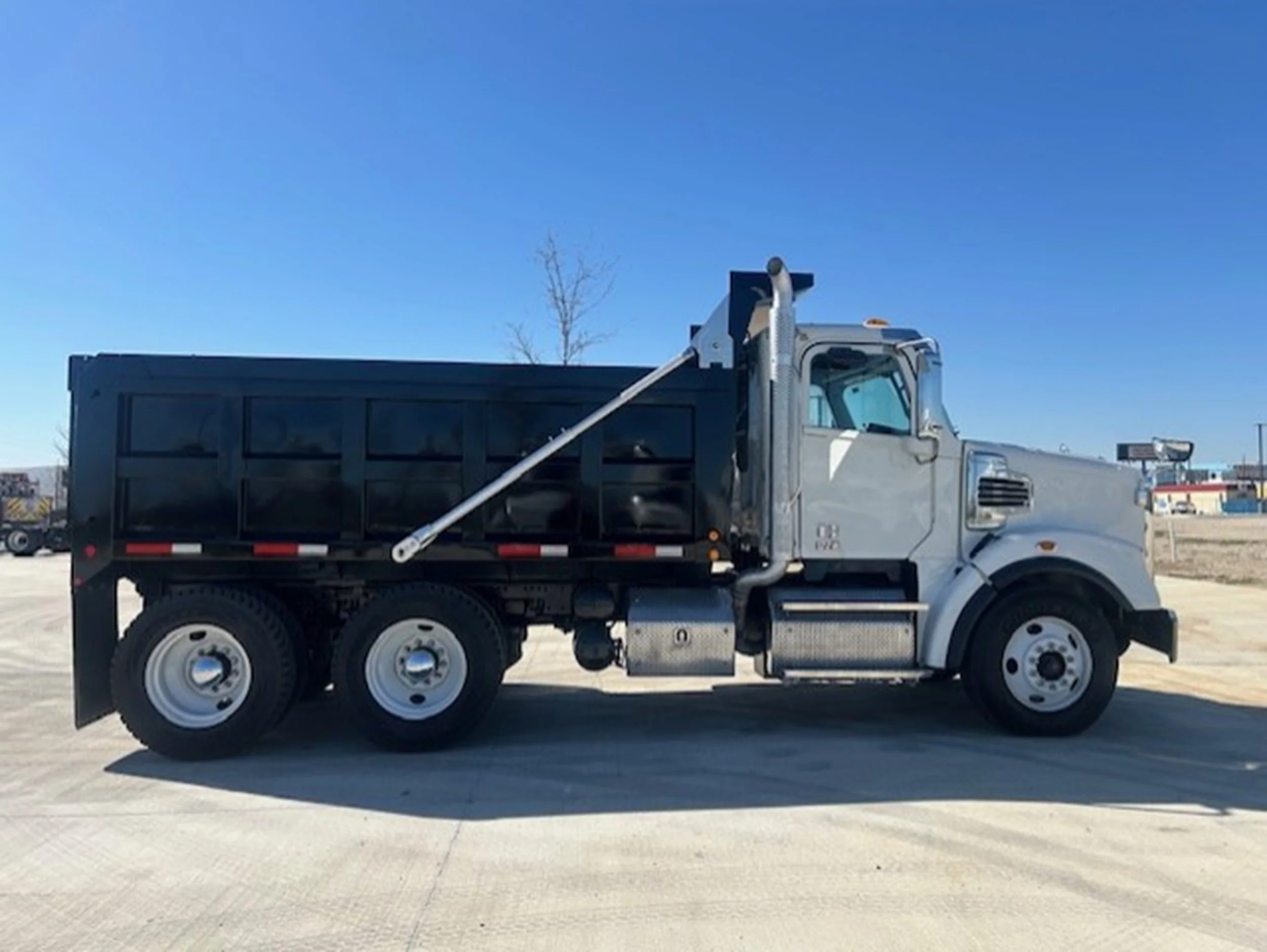 2021 Freightliner 122SD in Fort Worth, TX — photo 7