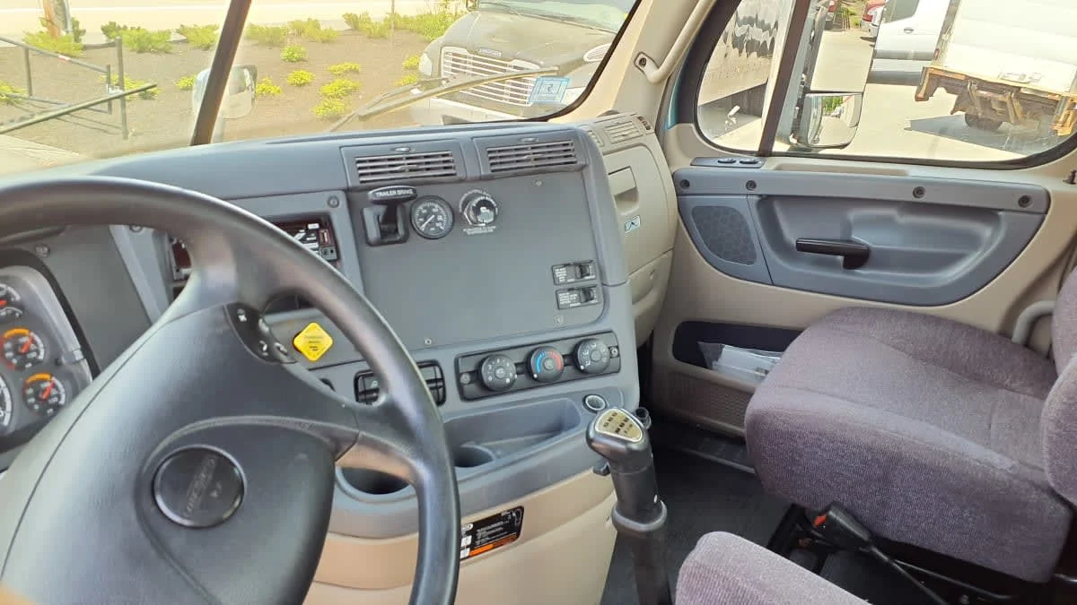2019 Freightliner Cascadia in Norwood, MA — photo 7