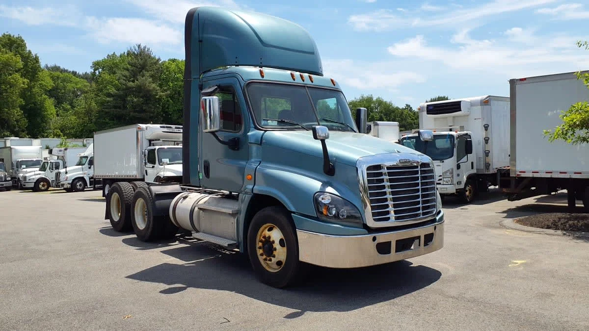 2019 Freightliner Cascadia in Norwood, MA — photo 3