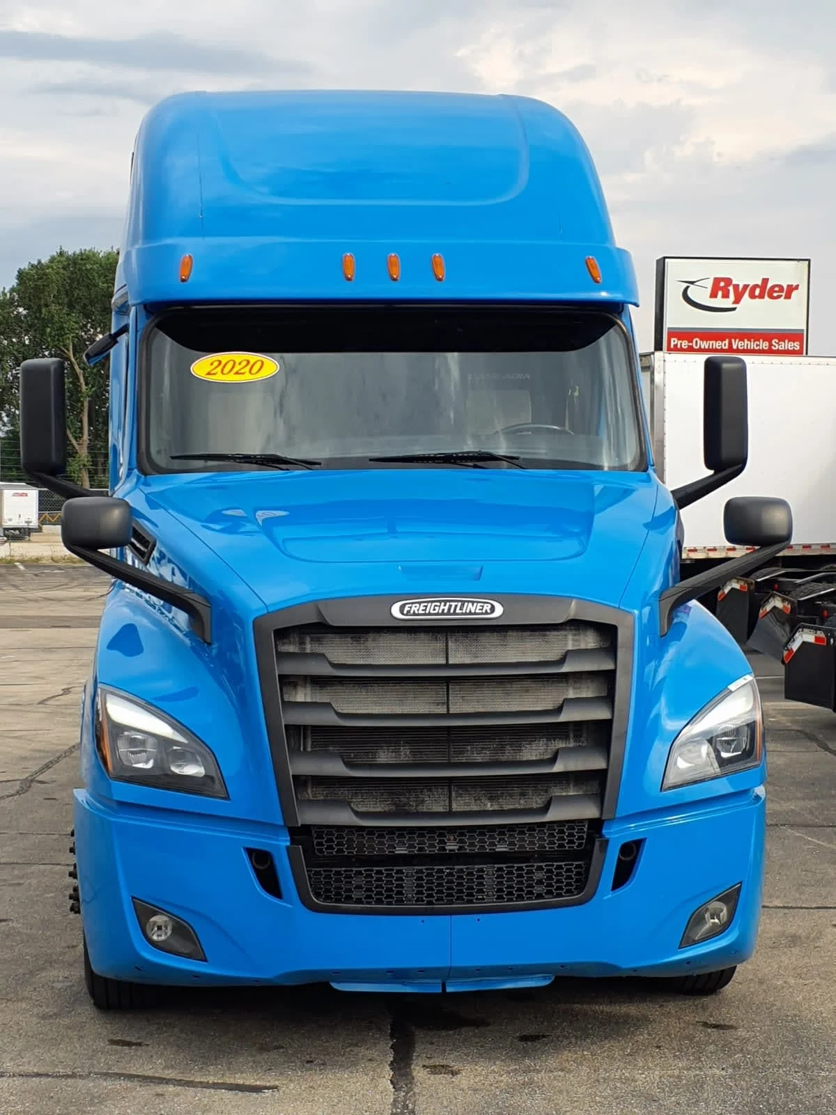 2020 Freightliner Cascadia in Oak Creek, WI — photo 2