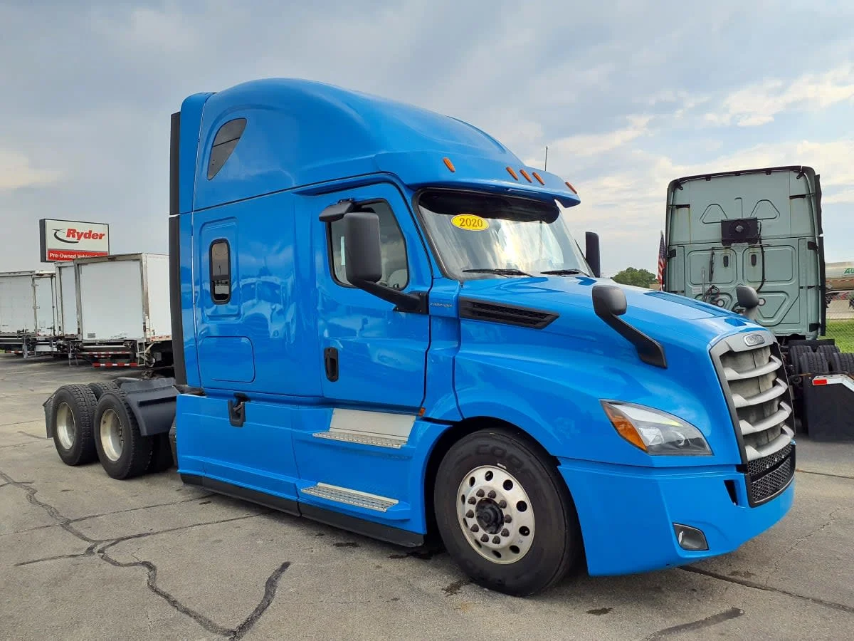 2020 Freightliner Cascadia in Oak Creek, WI — photo 3