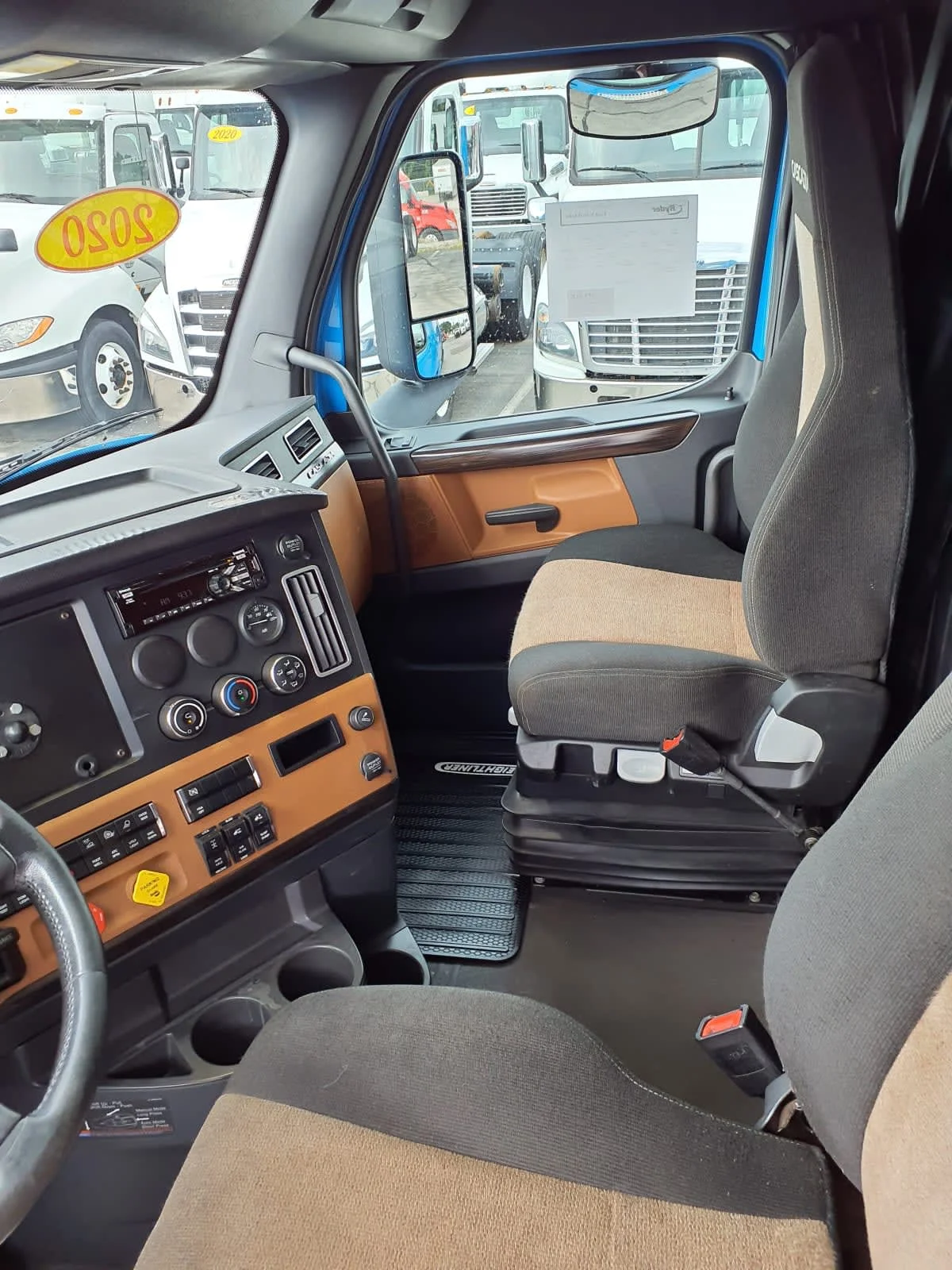 2020 Freightliner Cascadia in Oak Creek, WI — photo 7