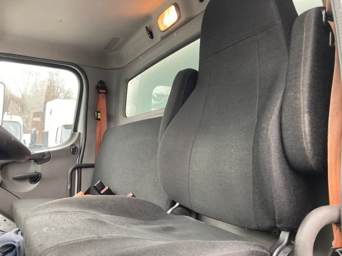 2019 Freightliner M2 106 - image 12