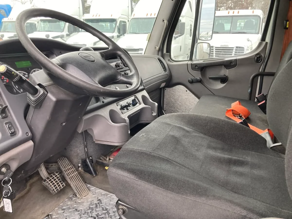 2019 Freightliner M2 106 - image 11