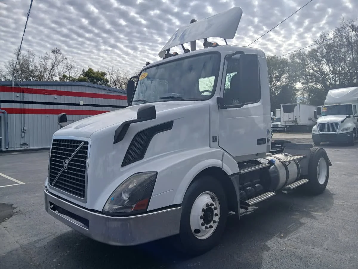 2016 Volvo VNL 860 in Jacksonville, FL — photo 2