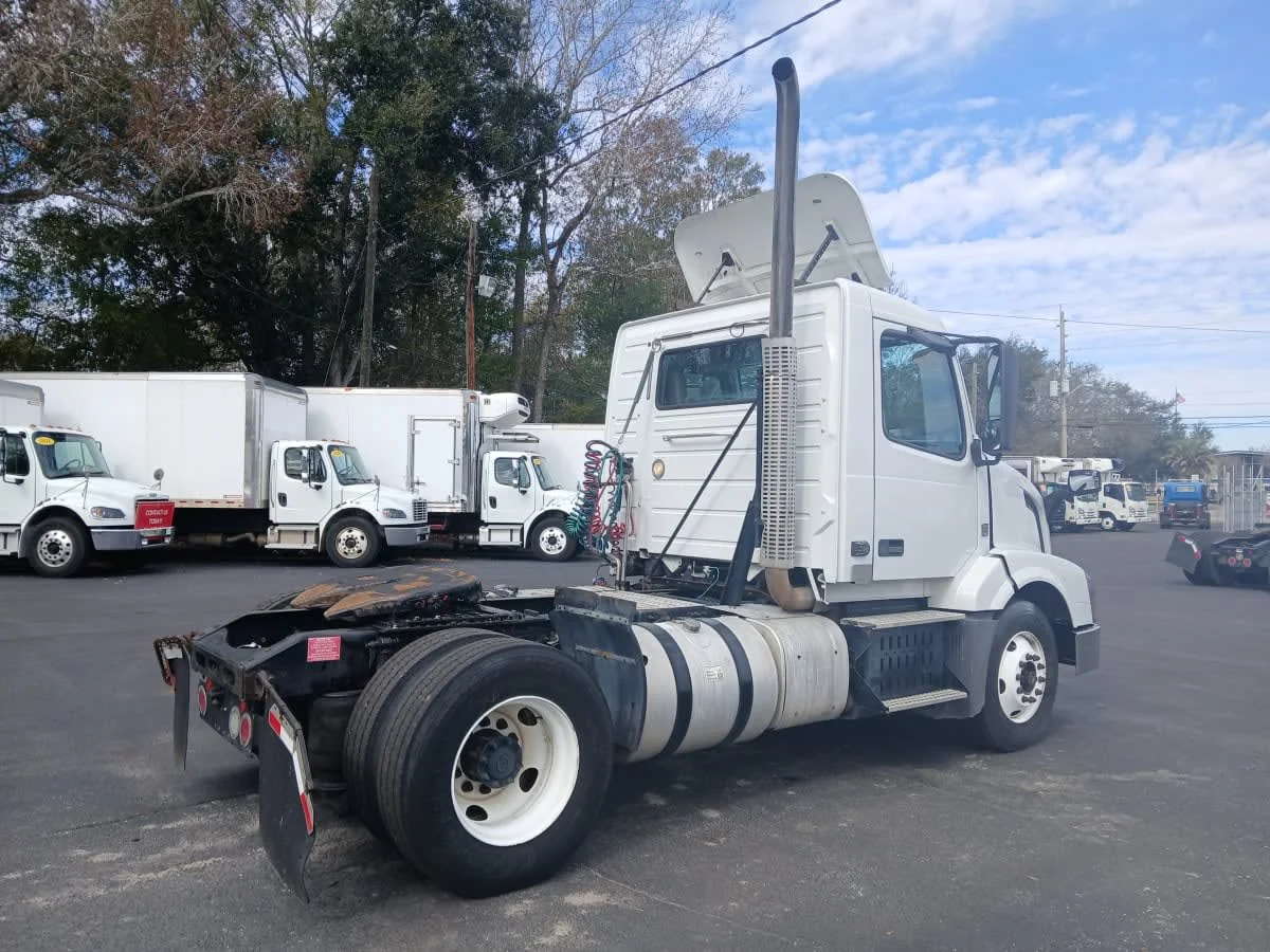 2016 Volvo VNL 860 in Jacksonville, FL — photo 4