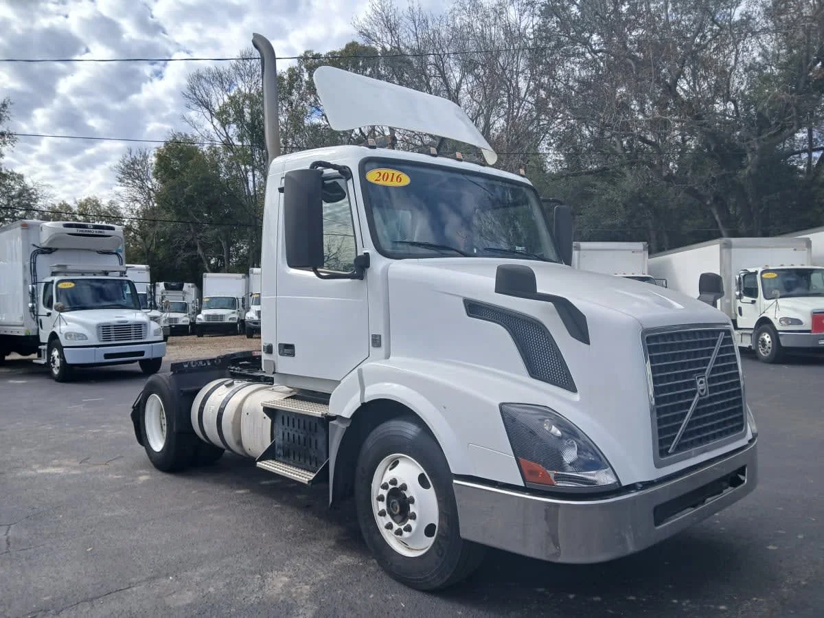 2016 Volvo VNL 860 in Jacksonville, FL — photo 3