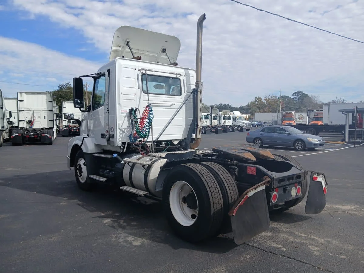 2016 Volvo VNL 860 in Jacksonville, FL — photo 6