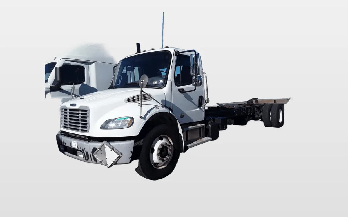 2018 Freightliner M2 106 - image 1