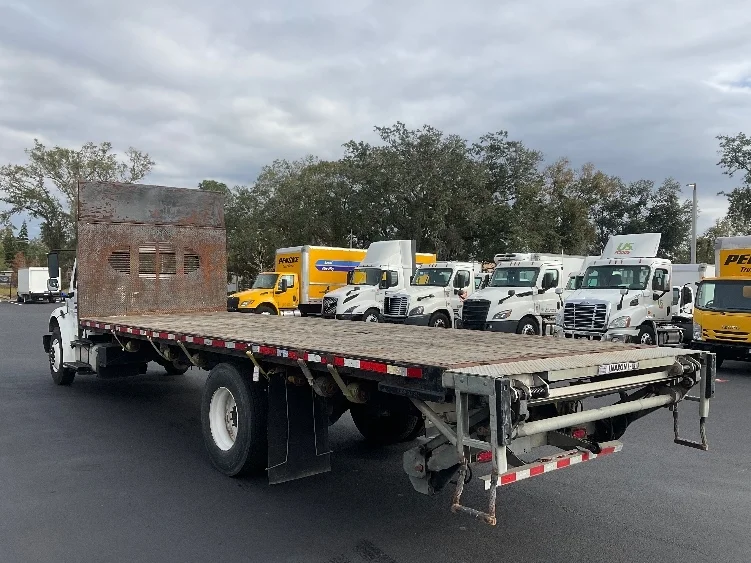 2019 Freightliner M2 106 - image 6