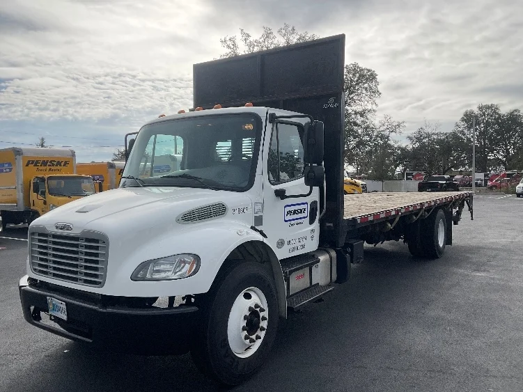 2019 Freightliner M2 106 - image 3