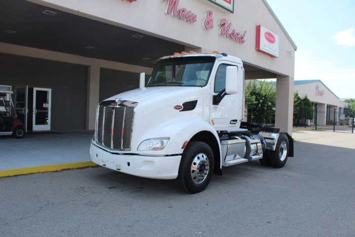 2021 Peterbilt 579 — photo 2