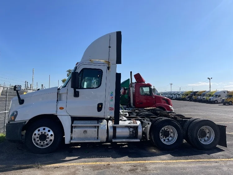 2017 Freightliner in Chicago (Melrose Park), IL — photo 4