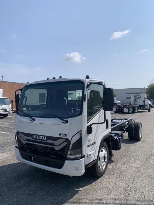2025 Isuzu NPR - image 2