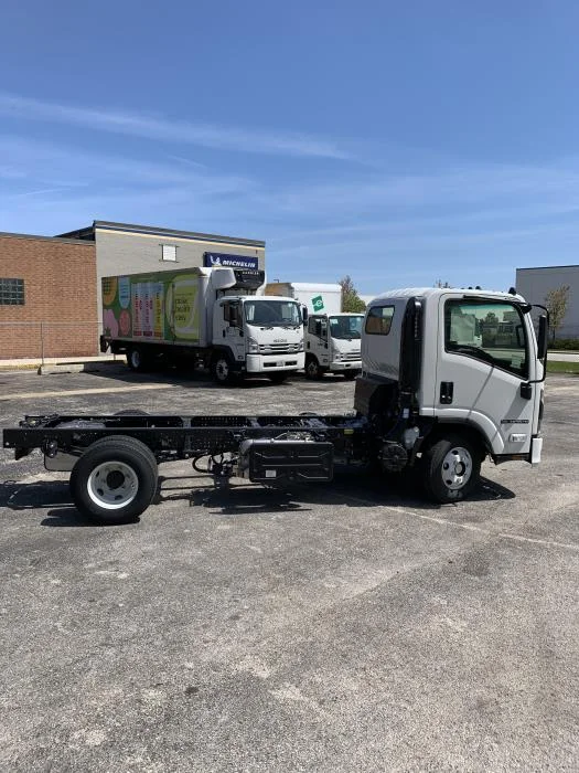 2025 Isuzu NPR - image 5