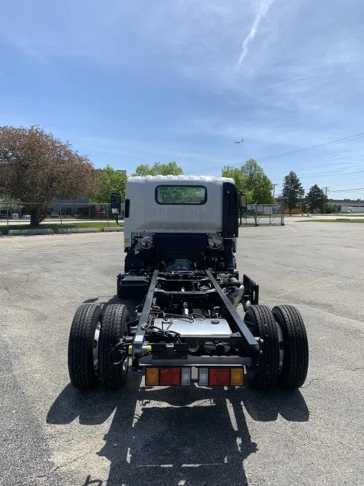 2025 Isuzu NPR - image 6