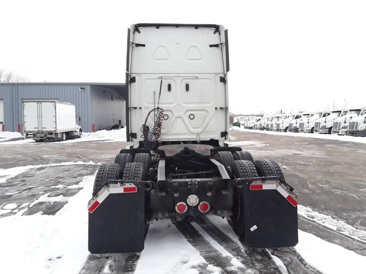 2021 Freightliner Cascadia in Hilliard, OH — photo 5