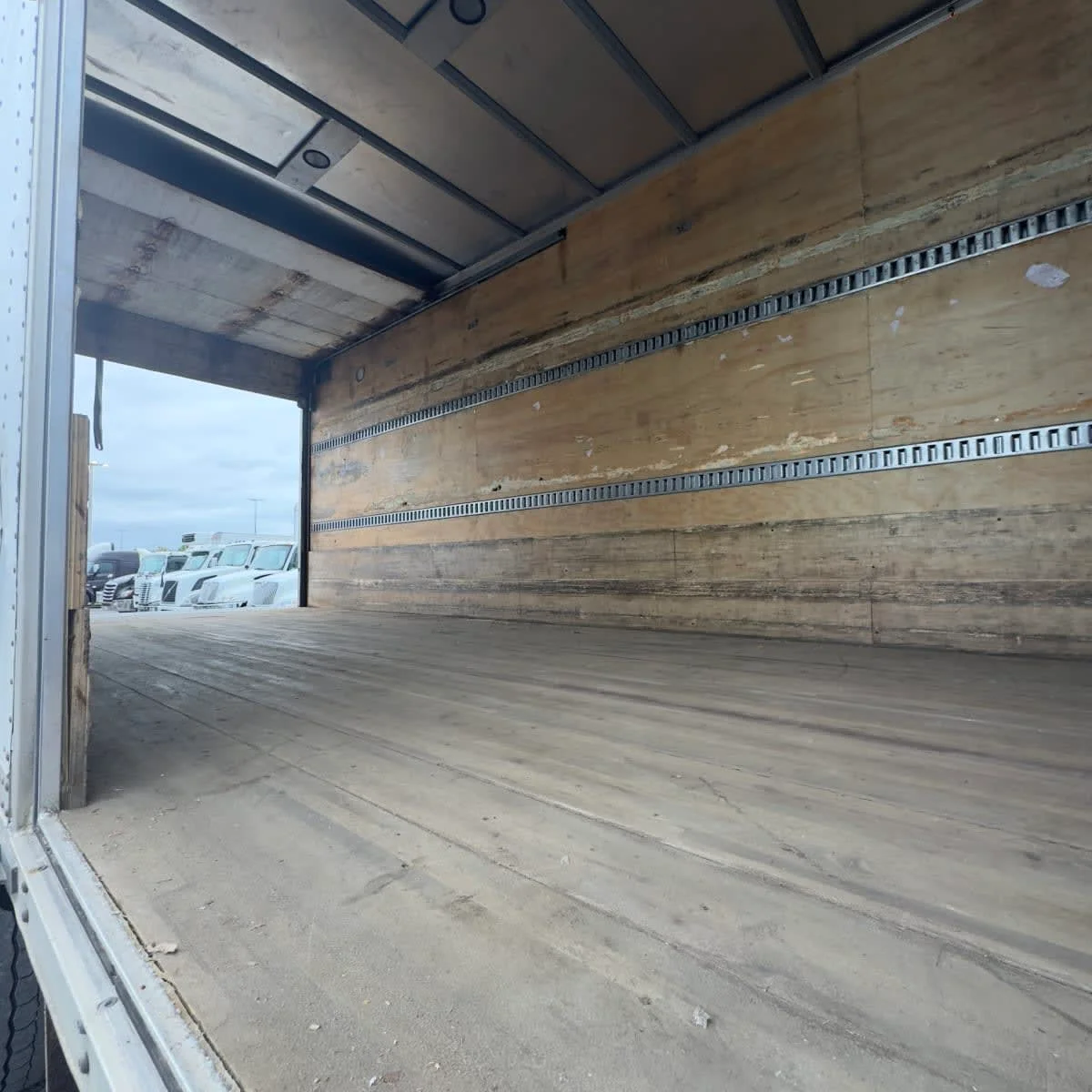 2019 Freightliner M2 106 - image 13