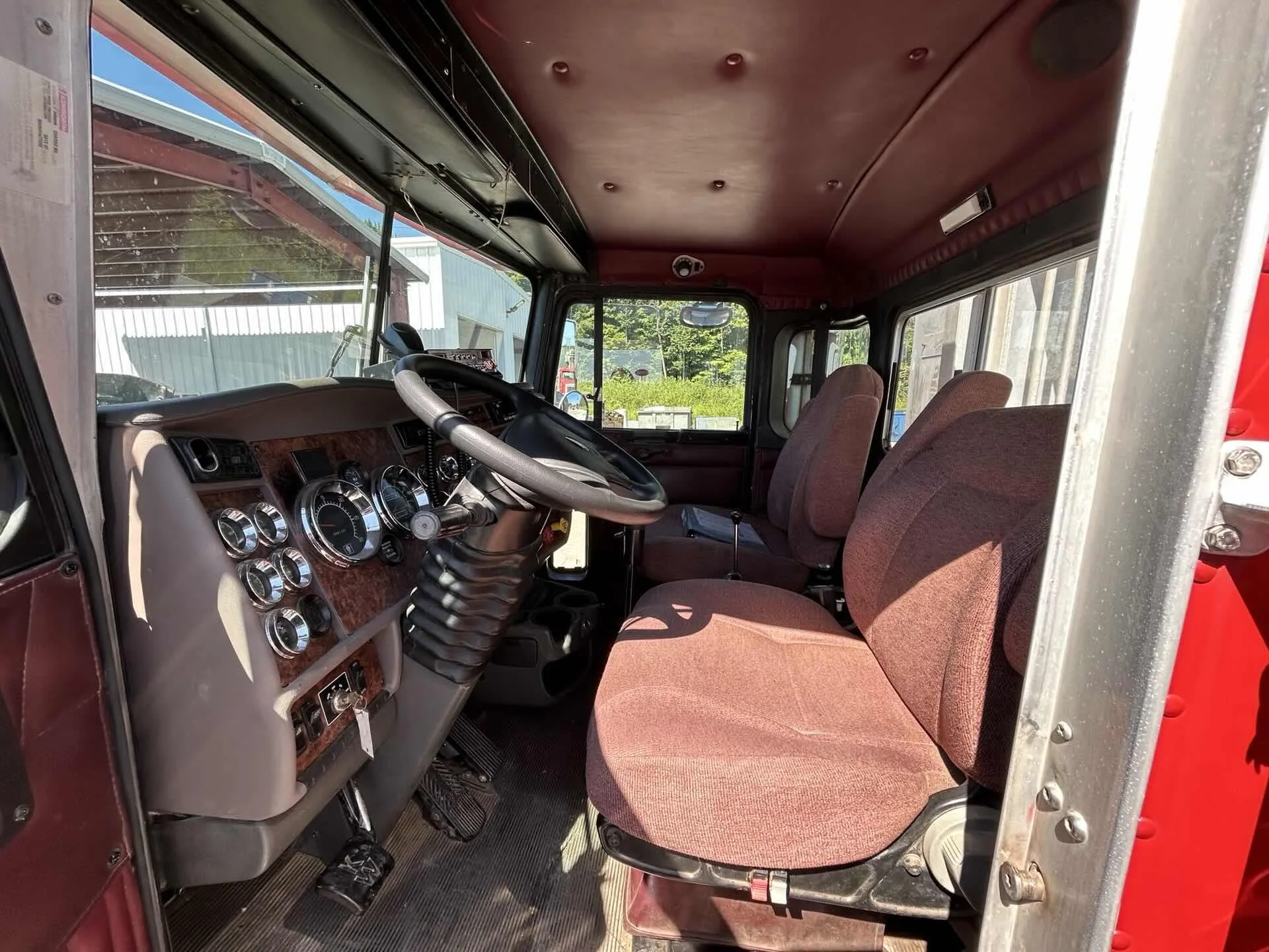 2005 Kenworth in Youngstown, OH — photo 12