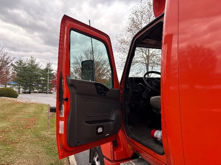 2021 International LT in Hagerstown, MD — photo 9