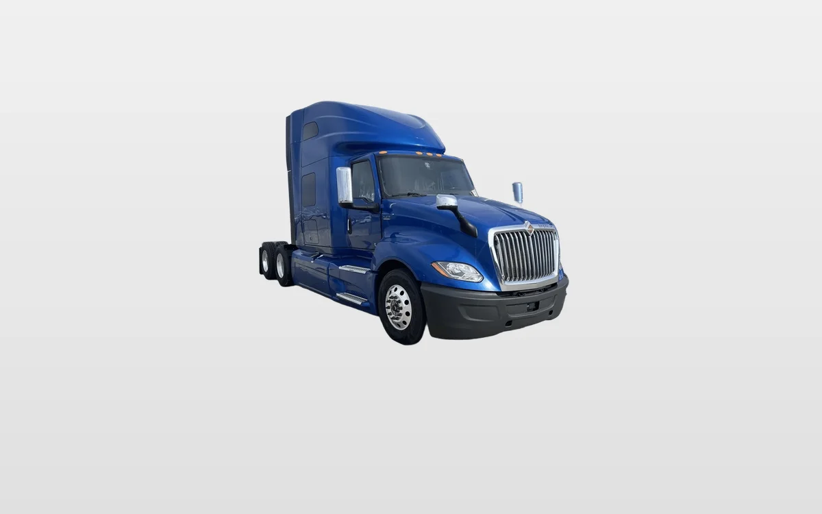 2022 International LT - image 1