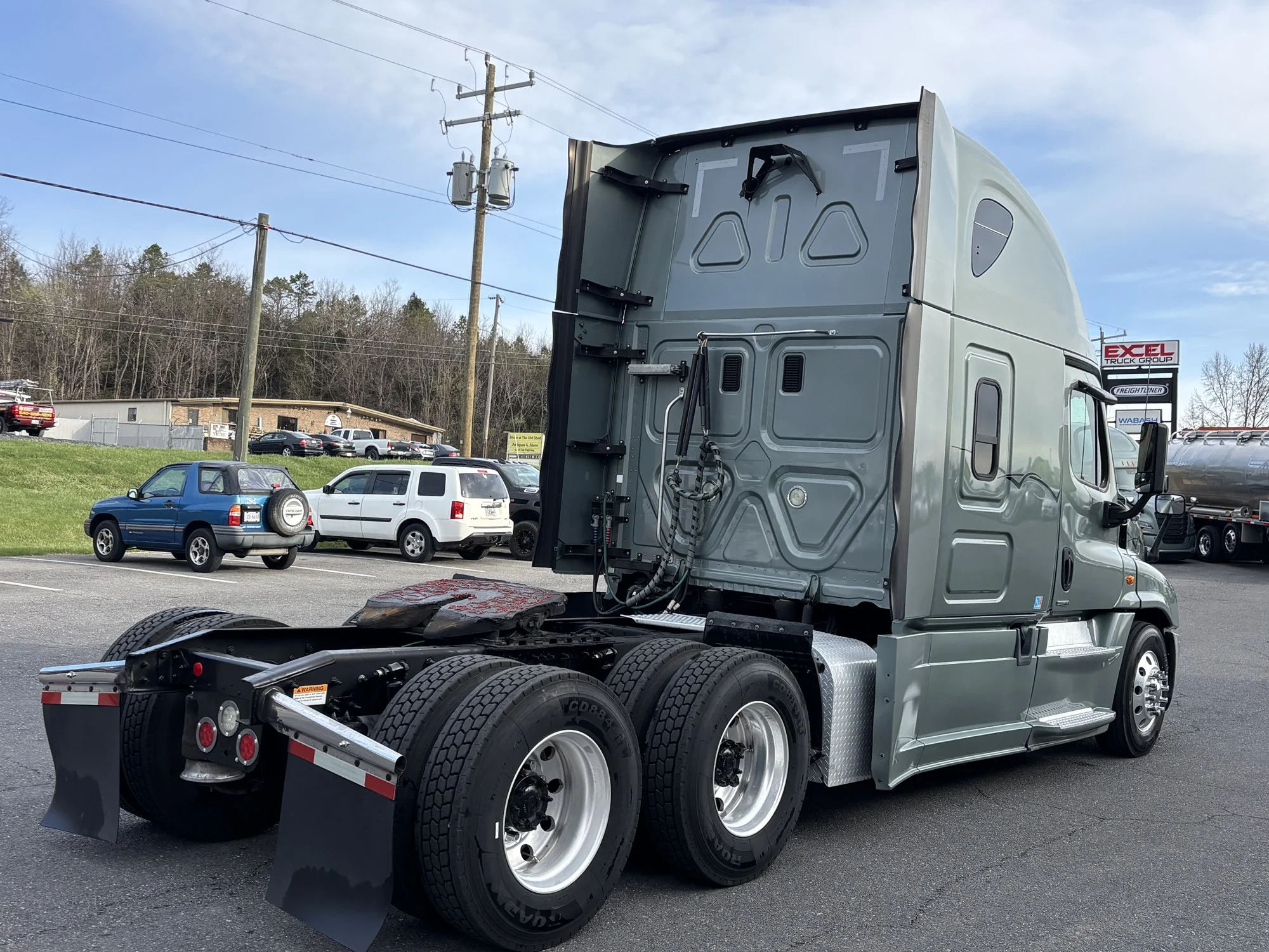 2016 Freightliner Cascadia - image 5